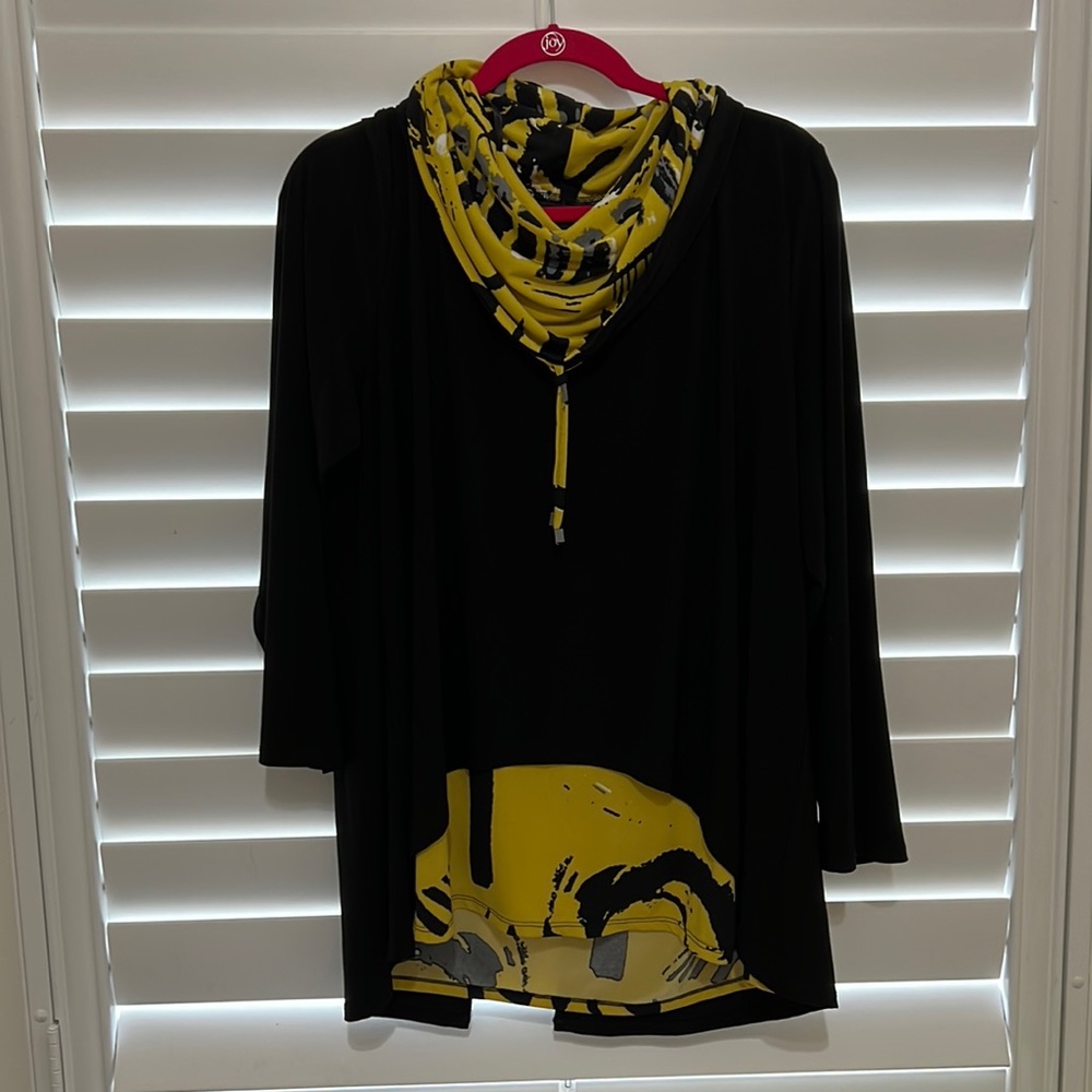 Ali Miles Black & Yellow long sleeve Blouse